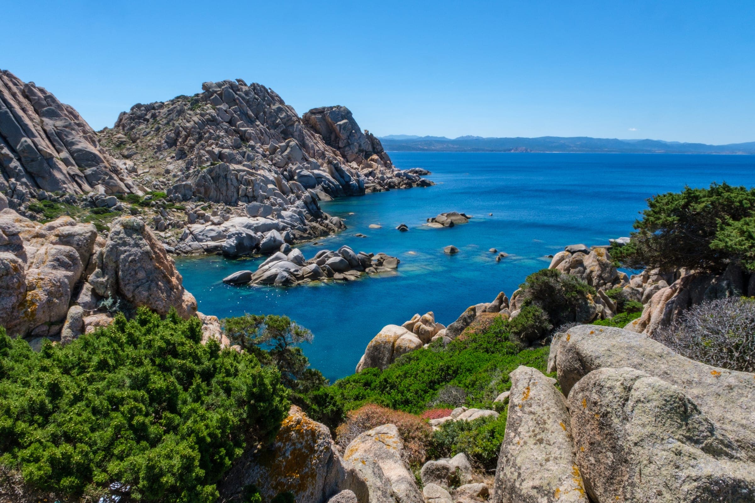 Scogliere di granito e mare della Gallura